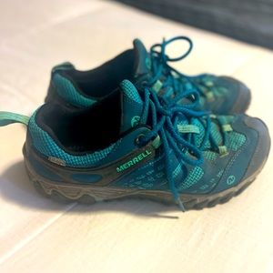 Womens Merrell honing shoes, size 9.5.